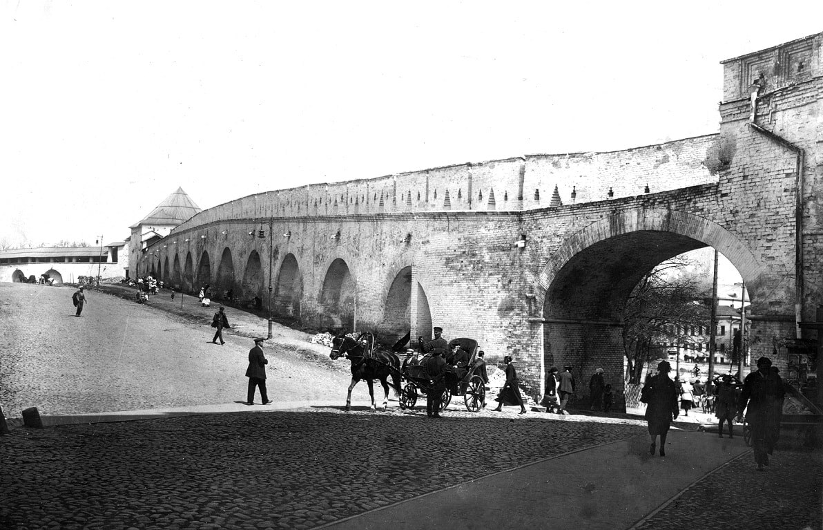 Китайгородская стена (листайте далее)