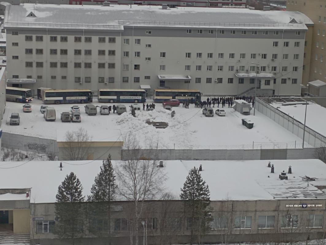    После облавы на рынках Сургута в полицию доставили 230 мигрантов