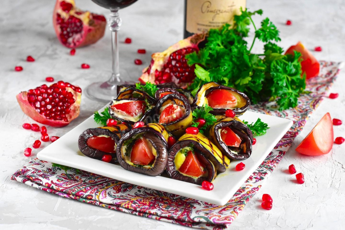 Язычки из баклажанов с чесноком и помидорами – вкусная закуска для любого стола