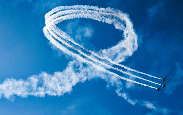 Сейчас мертвую петлю на самолете делает любой опытный летчик.