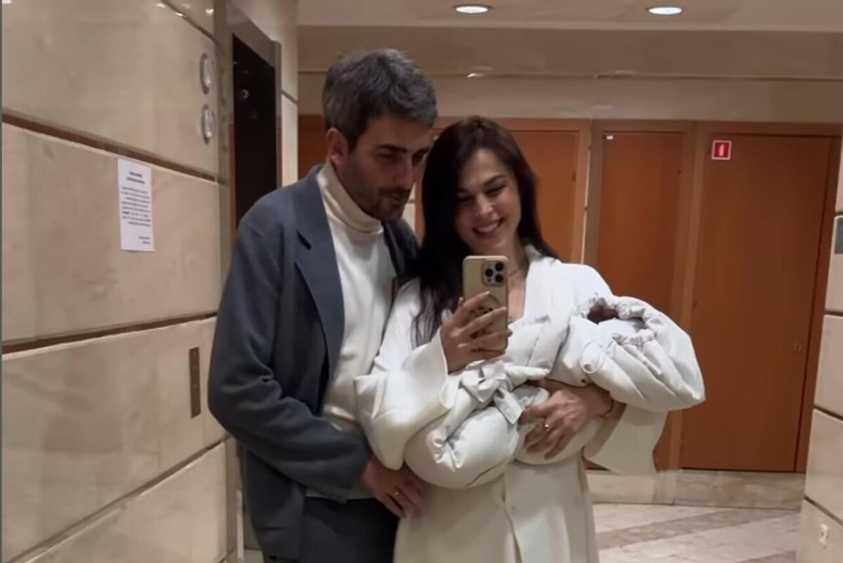    Сати Казанова с мужем и дочерью соцсети