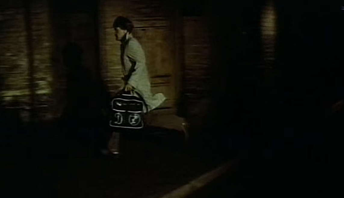 Мужчина пытается убежать от милиции