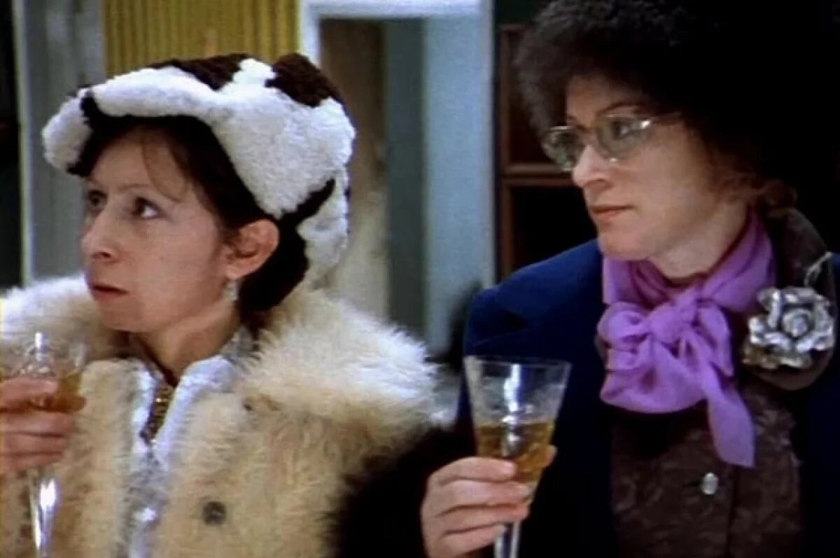    Эксперт Перегудов: замена Ахеджаковой в фильме может стоить ₽ 20000 за кадр