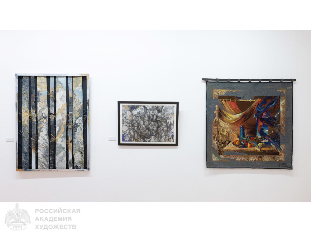 Экспозиция выставочного проекта «Вдохновением создано» Сергея Гавина, Евгения Матько и Анастасии Агафоновой в МВК РАХ. Фото: Виктор Берёзкин, пресс-служба РАХ.