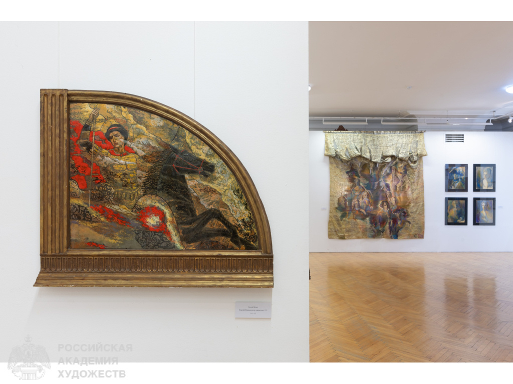 Экспозиция выставочного проекта «Вдохновением создано» Сергея Гавина, Евгения Матько и Анастасии Агафоновой в МВК РАХ. Фото: Виктор Берёзкин, пресс-служба РАХ.