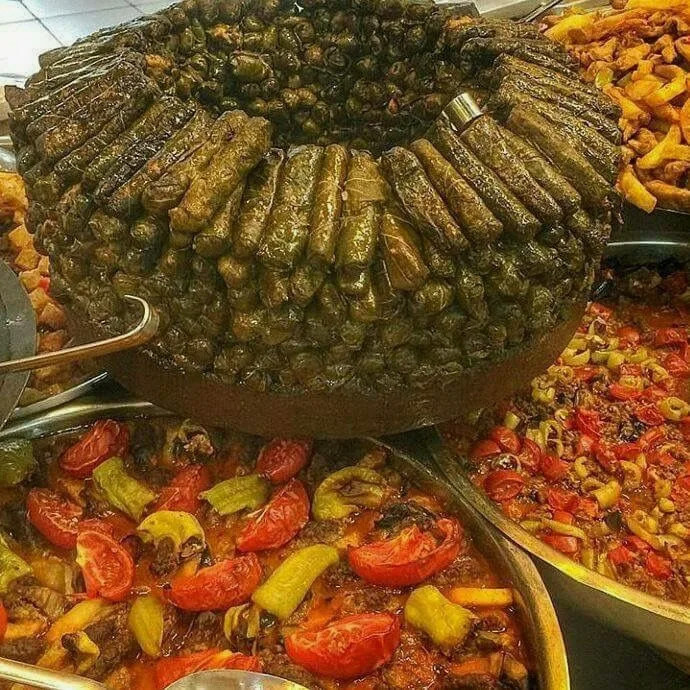 Арабское застолье с гвоздем программы - долмой (из открытых источников)