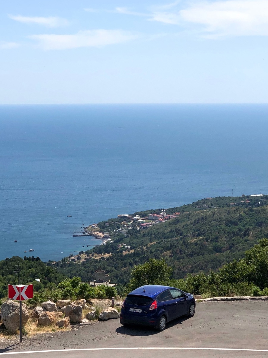 Старое Севастопольское шоссе, вид на пгт. «Голубой Залив» и черное море.