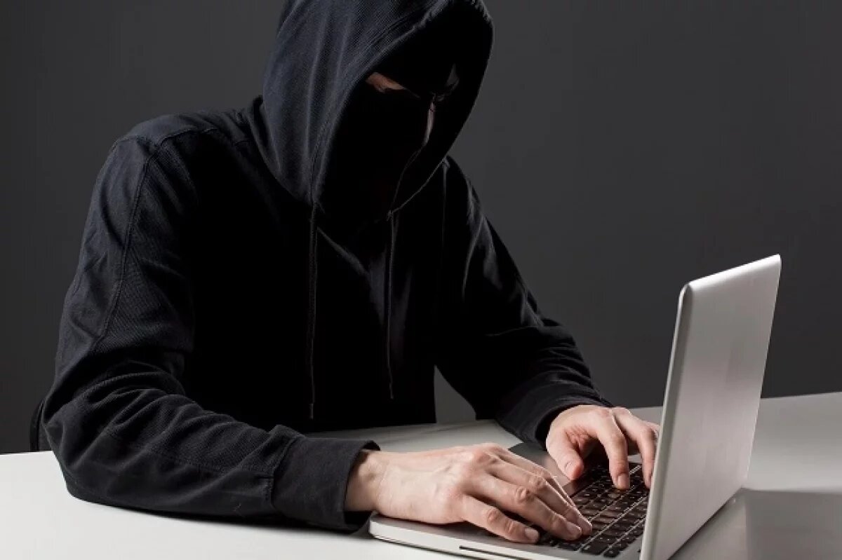    Свердловское отделение Соцфонда России предостерегает граждан от мошенников