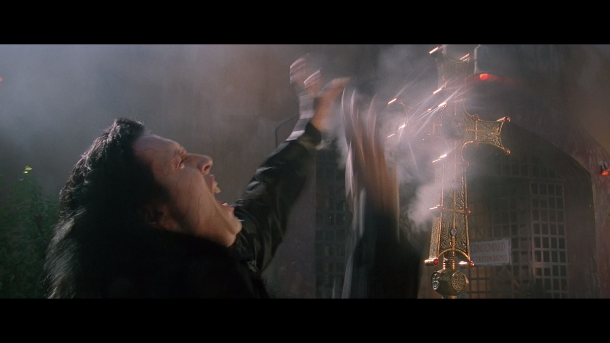 Кадр из фильма Вампиры (1998) 