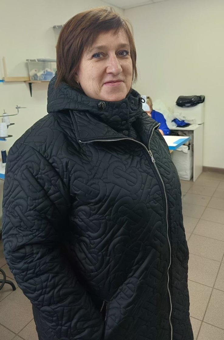 Комплект куртка +манишка с капюшоном.