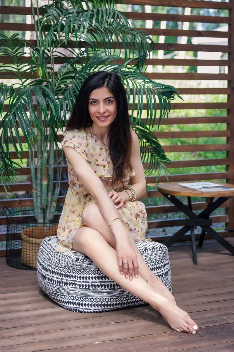 Это я, хозяйка канала, меня зовут Марианна 🥰, и я очень рада познакомиться с Вами и приветствовать Вас здесь! Расскажите, пожалуйста, как Вас зовут, сколько Вам лет, и откуда Вы? 😊 Как Вас занесло ко мне?)))