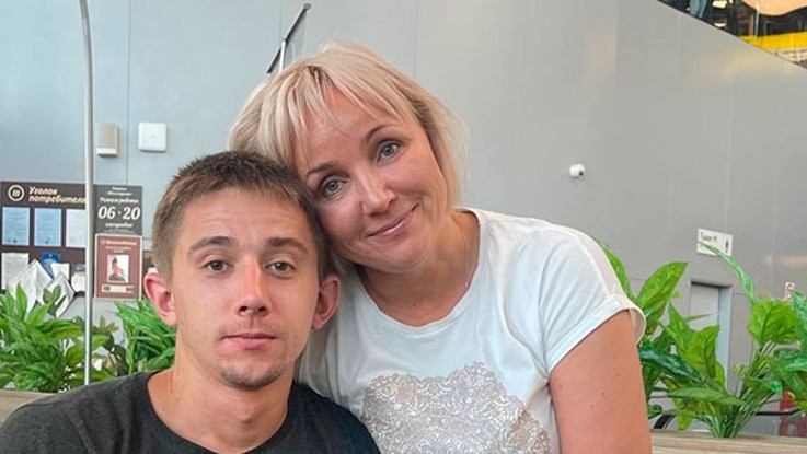 
Мария Костюк с сыном Андреем. Фото: t.me/kostuyk