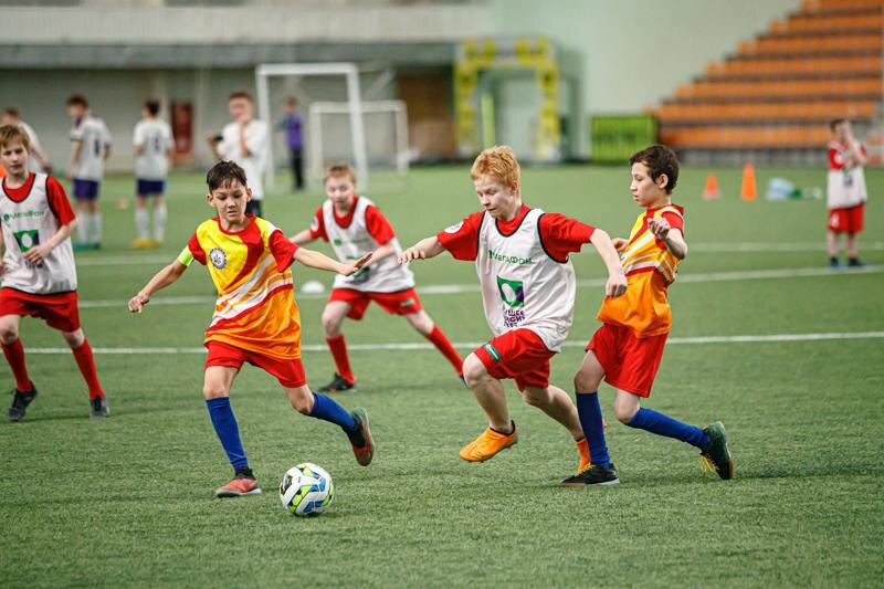    Фото: пресс-служба "МегаФона" / Федор Серков. "МегаФон" почти 20 лет подряд организует масштабный футбольный турнир для детей-сирот