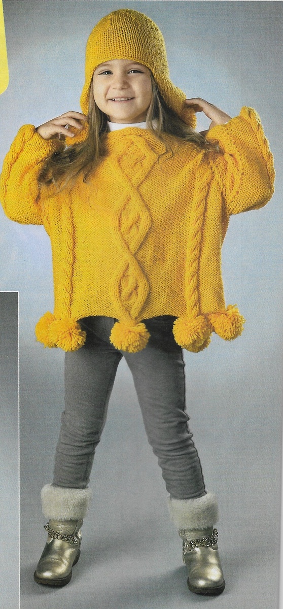 Пуловер с помпонами