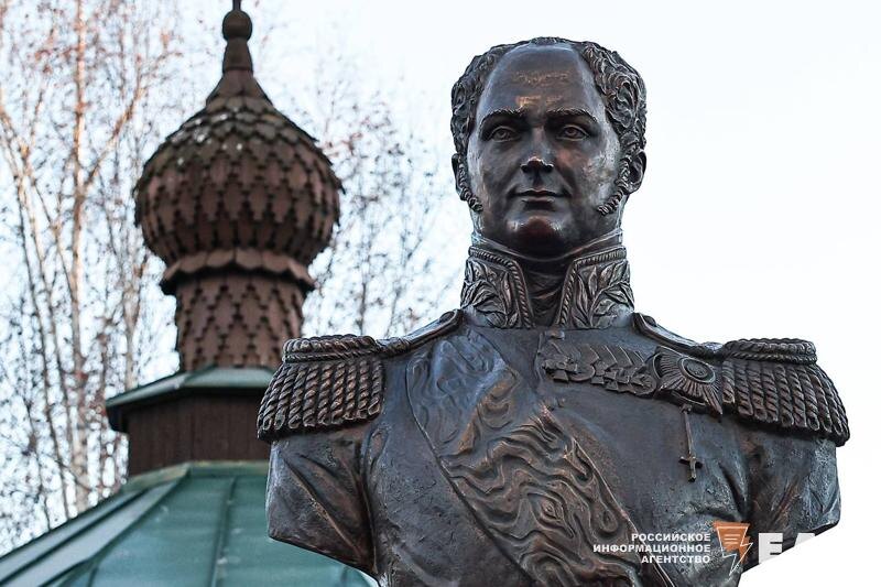    ЕАН / Бюст императору Александру I открыли в Екатеринбурге около Храма на Крови