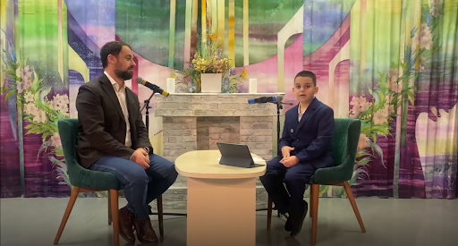 Ведущий Артур Зейналов и его папа Руслан Балашевич Зейналов на записи подкаста