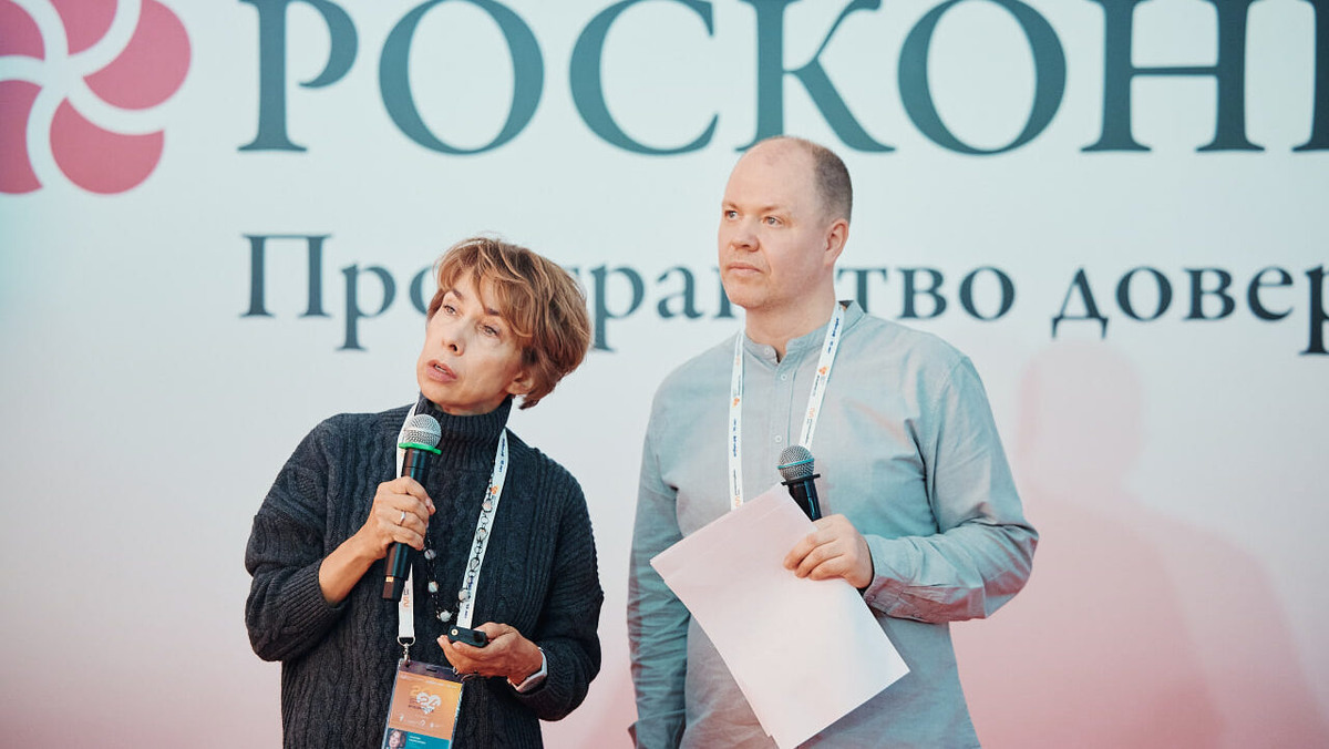    Матвей Масальцев, директор благотворительного фонда помощи пожилым людям «Внуки», советник Председателя Совета Ассоциации Добро.рф, член Общественной Палаты РФ, и Мария Морозова, председатель Наблюдательного совета Благотворительного Фонда Елены и Геннадия Тимченко. Фото: МФГУ