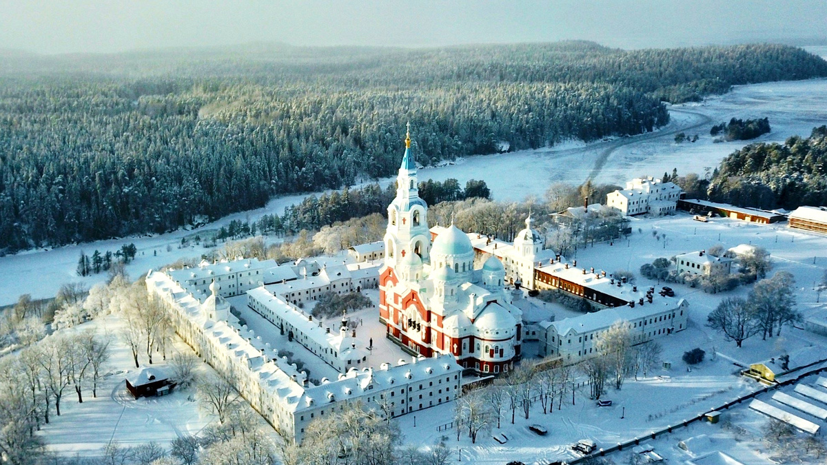 Спасо - Преображенский собор на острове Валаам - Карелия.