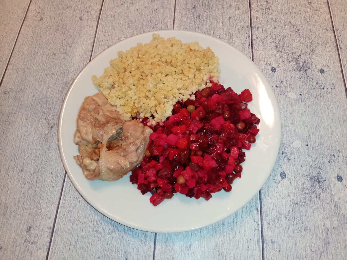 Обед. Винегрет, пшено, курица. 