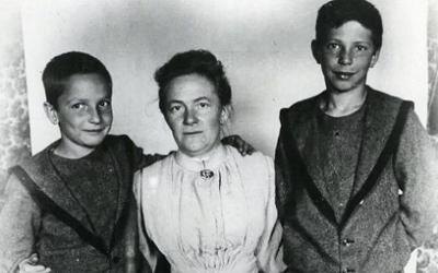 Клара Цеткин с сыновьями