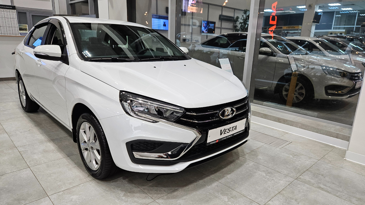Стоимость Lada Vesta сегодня начинается с 1,5 млн рублей