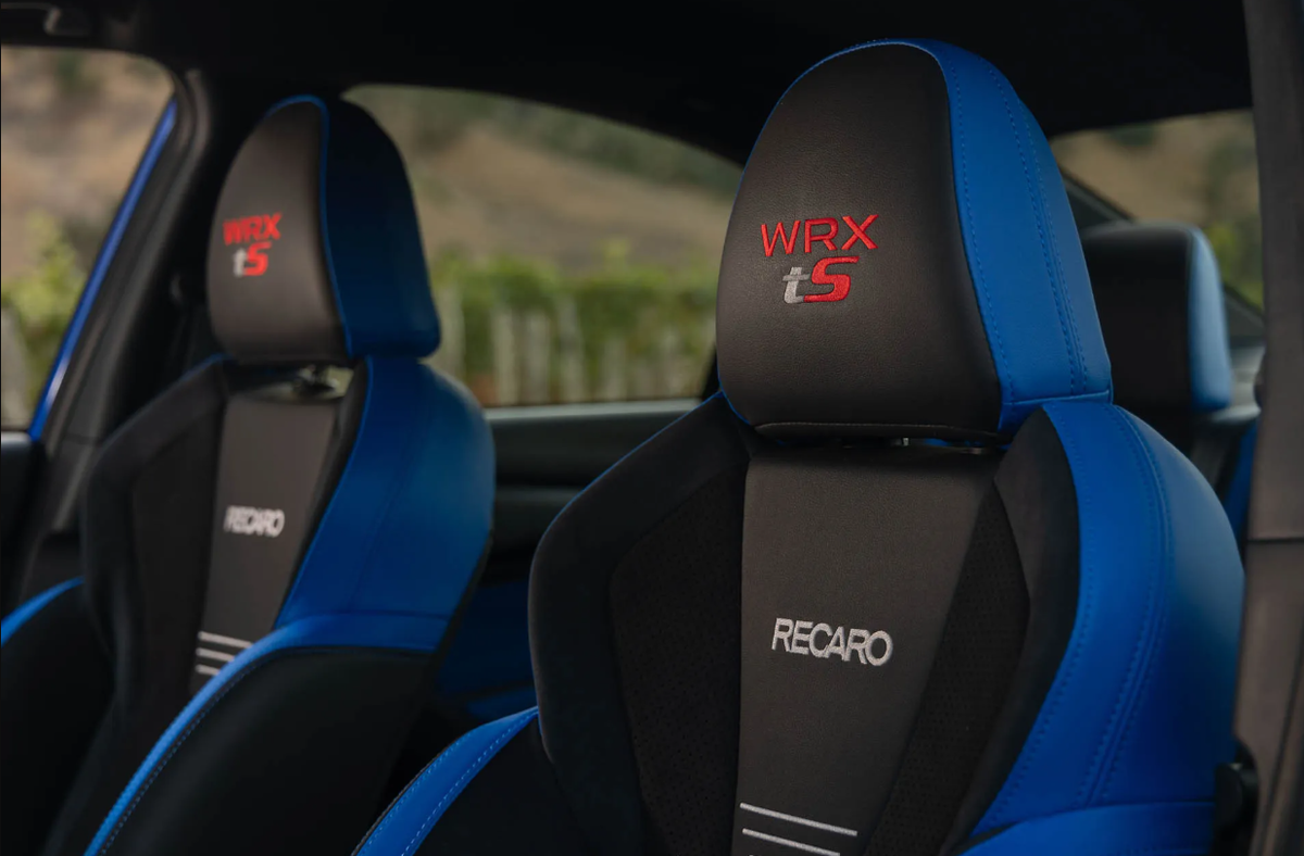Автомобильные кресла Recaro.