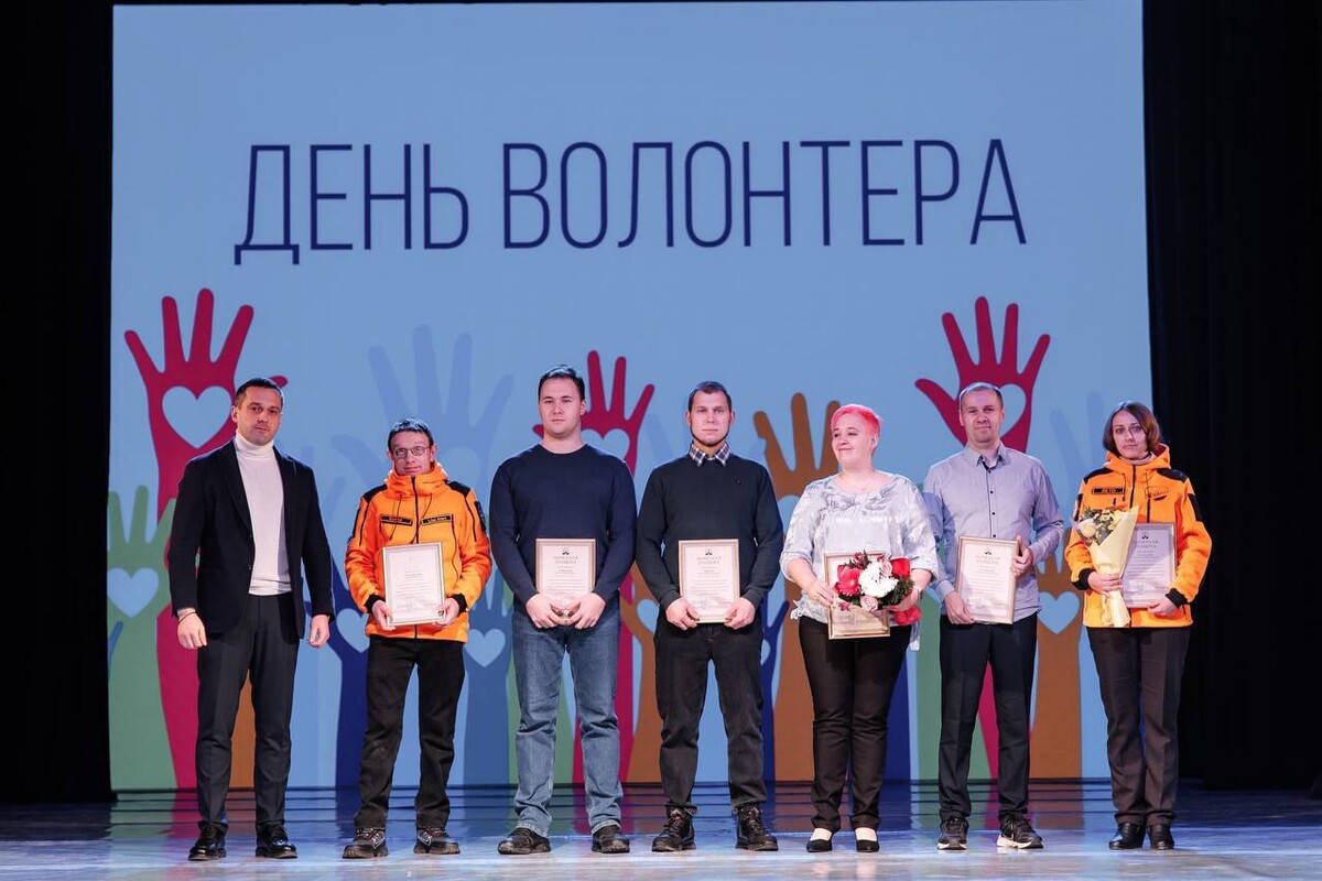 На церемонии награждения. Светлана Крамарова – крайняя справа