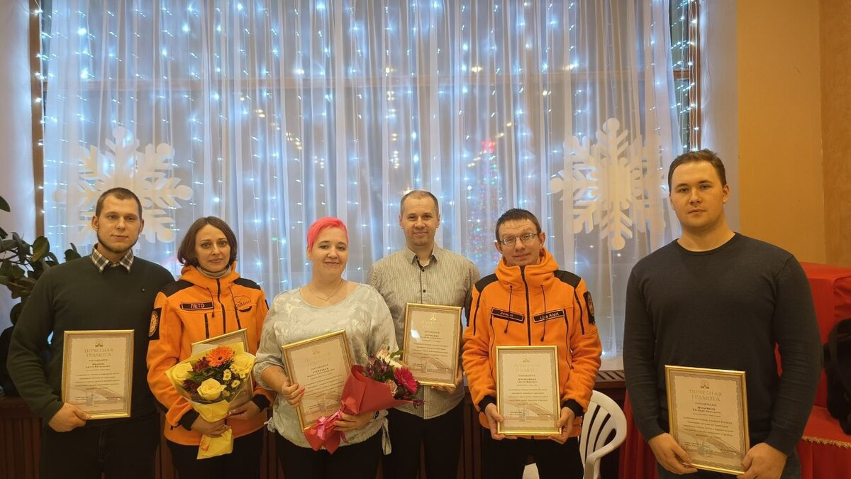 На церемонии награждения. Светлана Крамарова – вторая слева