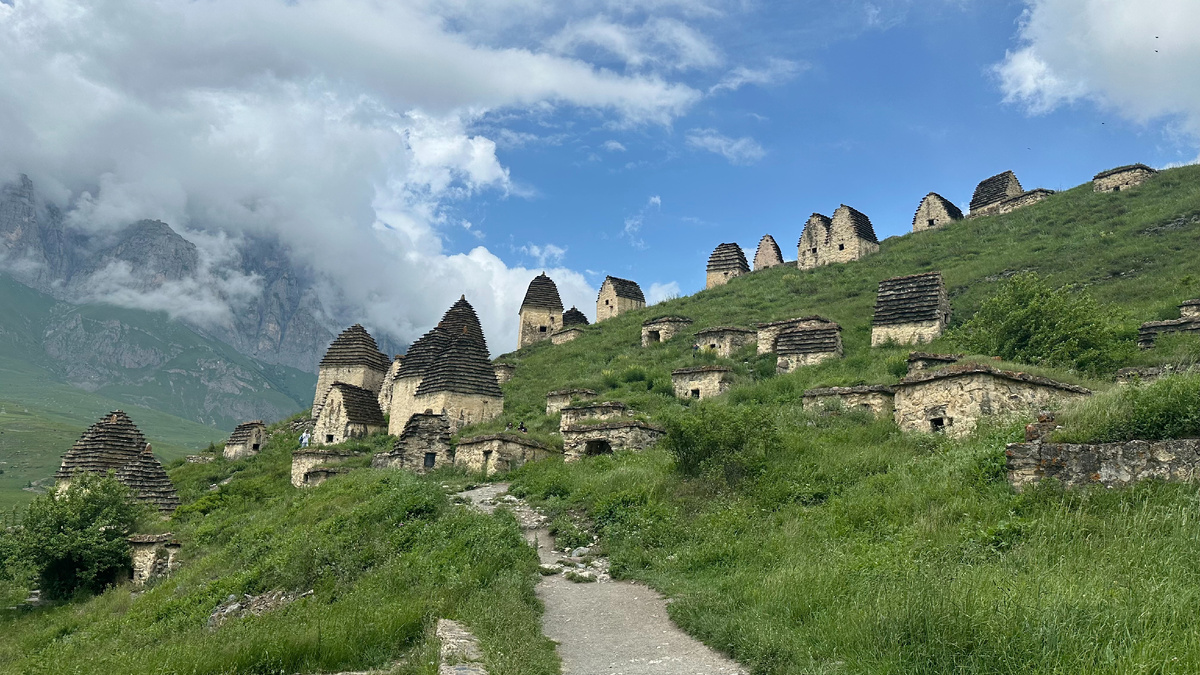 Даргавс - город мертвых или некрополь 95ти склепов, Северная Осетия