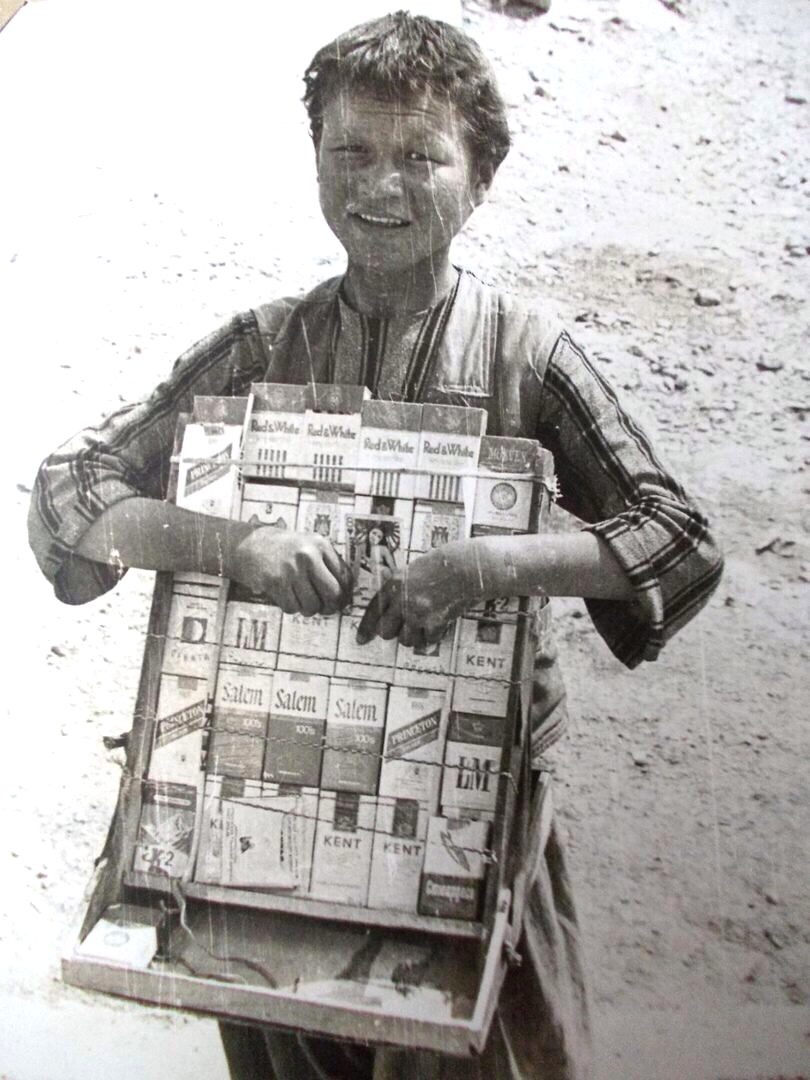 Мальчишка-торговец...