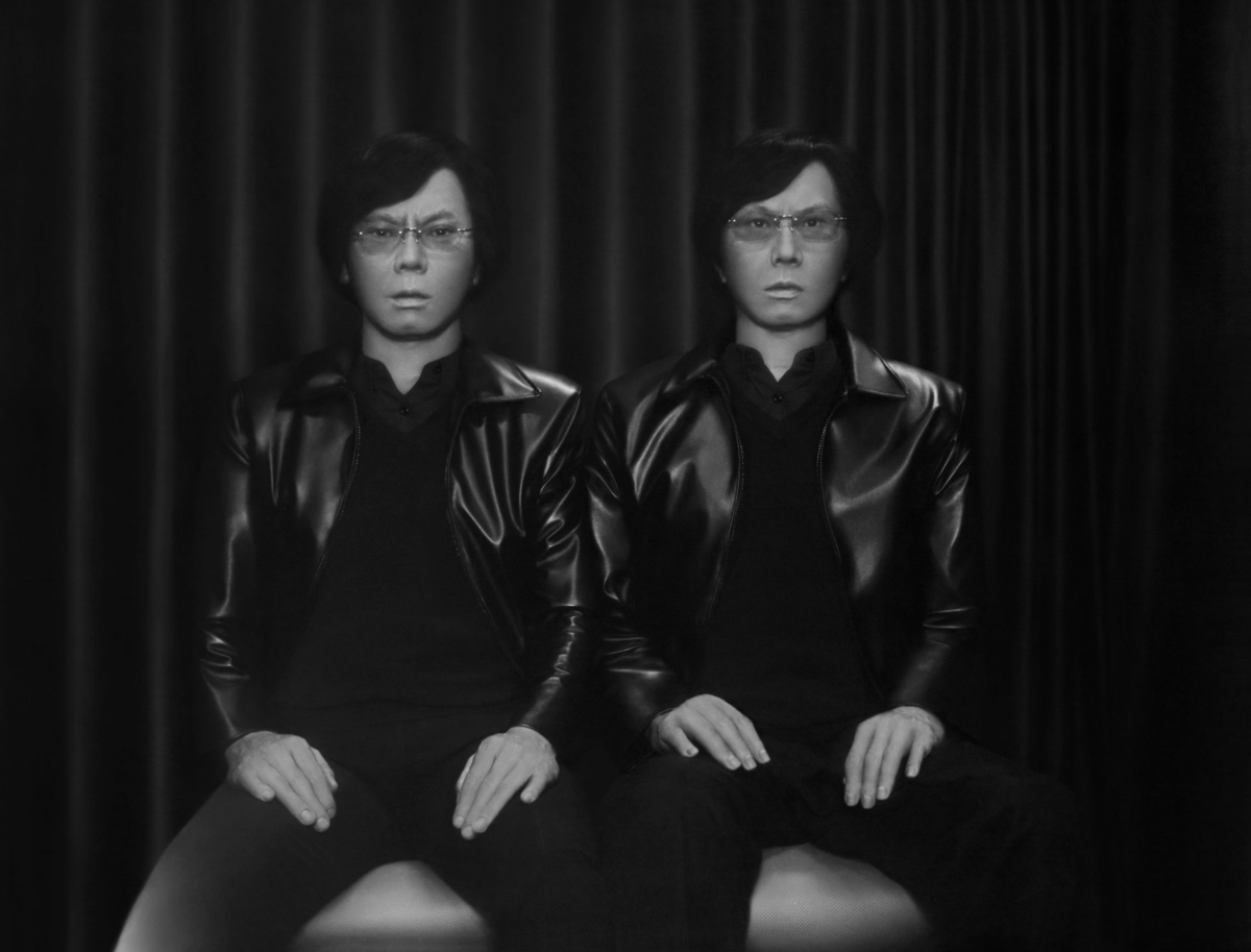 Реальный человек с роботом. Профессор Исигуро и Geminoid HI-4. Япония, Киото.