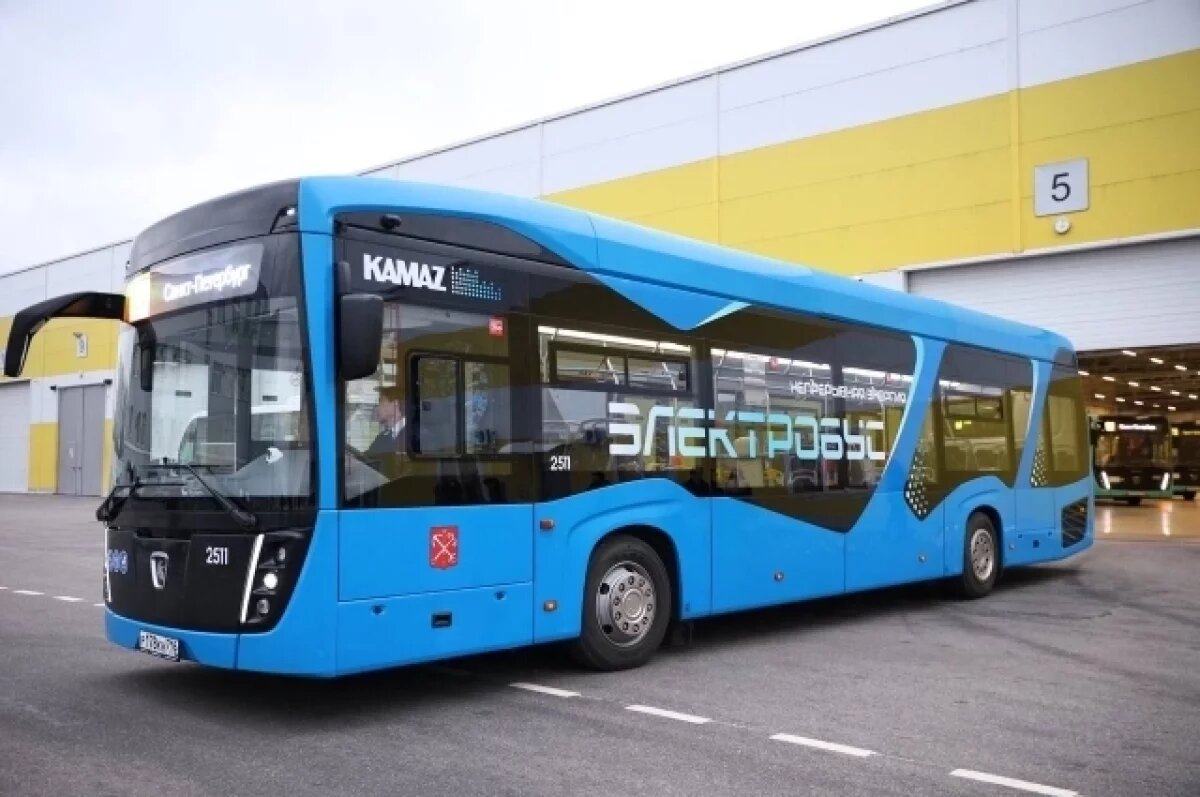    В Петербурге в автопарке № 3 начал работу новый электробус КАМАЗ