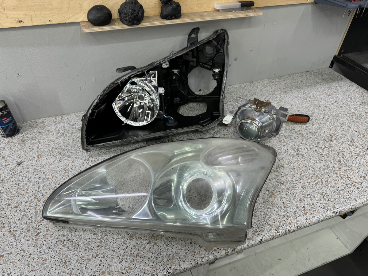 Фара в разборе 