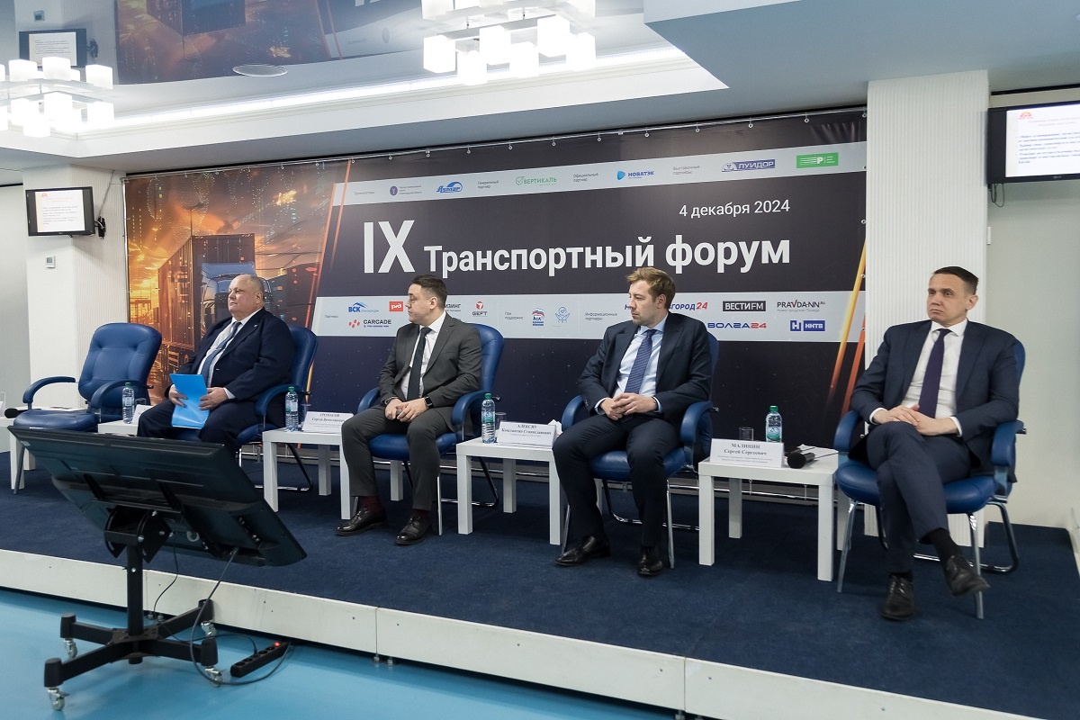    В работе форума приняли участие представители транспортно-логистических предприятий, банковского сектора, страховых и лизинговых компаний.