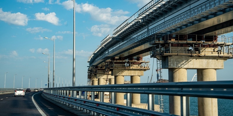 Крымский мост вблизи.  фото: картинки яндекса.