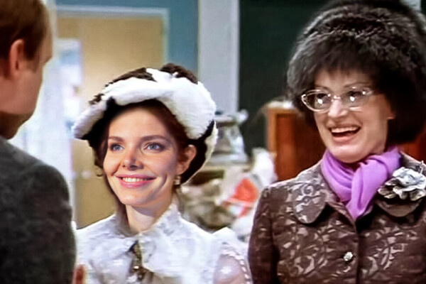 Елизавета Боярская вместо Лии Ахеджаковой в кадре из фильма «Ирония судьбы, или С легким паром!» (коллаж) / «Мосфильм»/«Газета.Ru»   📷