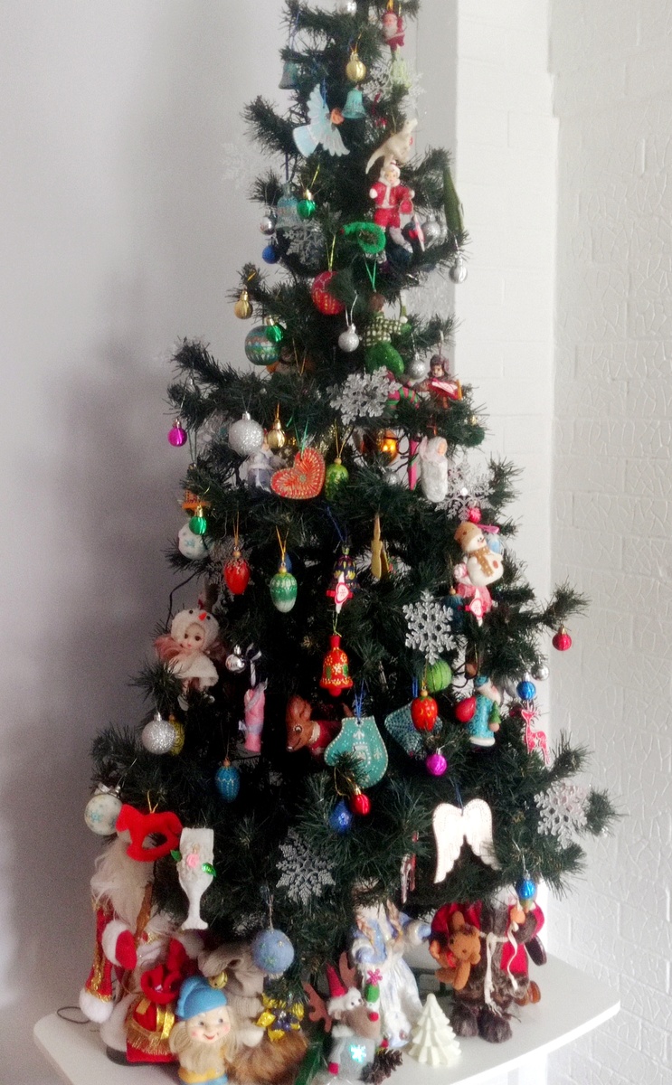 Поставила на журнальный столик