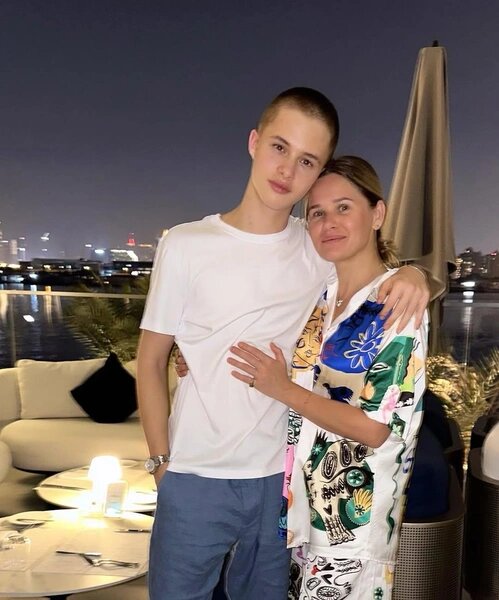 У звезды тесная связь с матерью