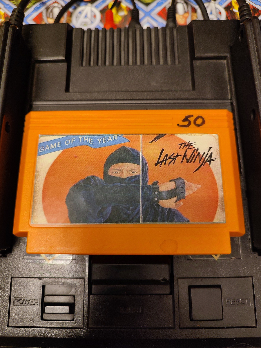 Фото сделаны мной. На фото игра Игра "Последний ниндзя". Оригинал игры "The Last Ninja" был разработан System 3, Eclipse Software Design и издан Activision, Superior Software в 1987,.г. для Commodore 64. Была портирована на другие платформы. Геймдизайнеры Марк Кейл, Тим Бест. Фото демонстрирует начальную заставку игры, а так же общий визуальный фон игры. Подробнее об этом рассказано в статье. Все материалы принадлежат правообладателям и размещены исключительно в информационных целях.