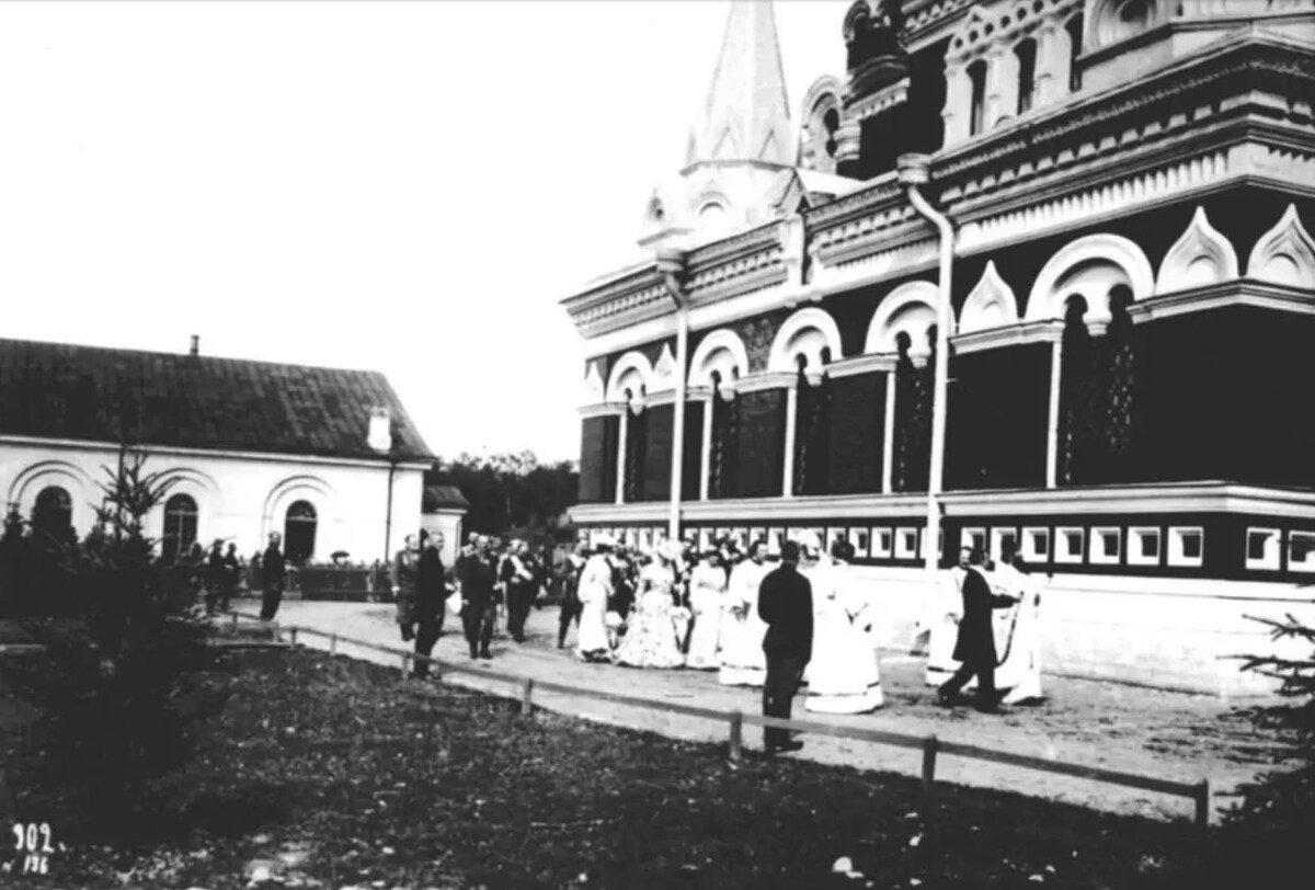 Освящение церкви Св. Николая Чудотворца 1902 г. Россия Санкт-Петербург, Павловск
Источник: http://pavlovsk-xram.ru/history/before_revolution/history_before_revolution.html