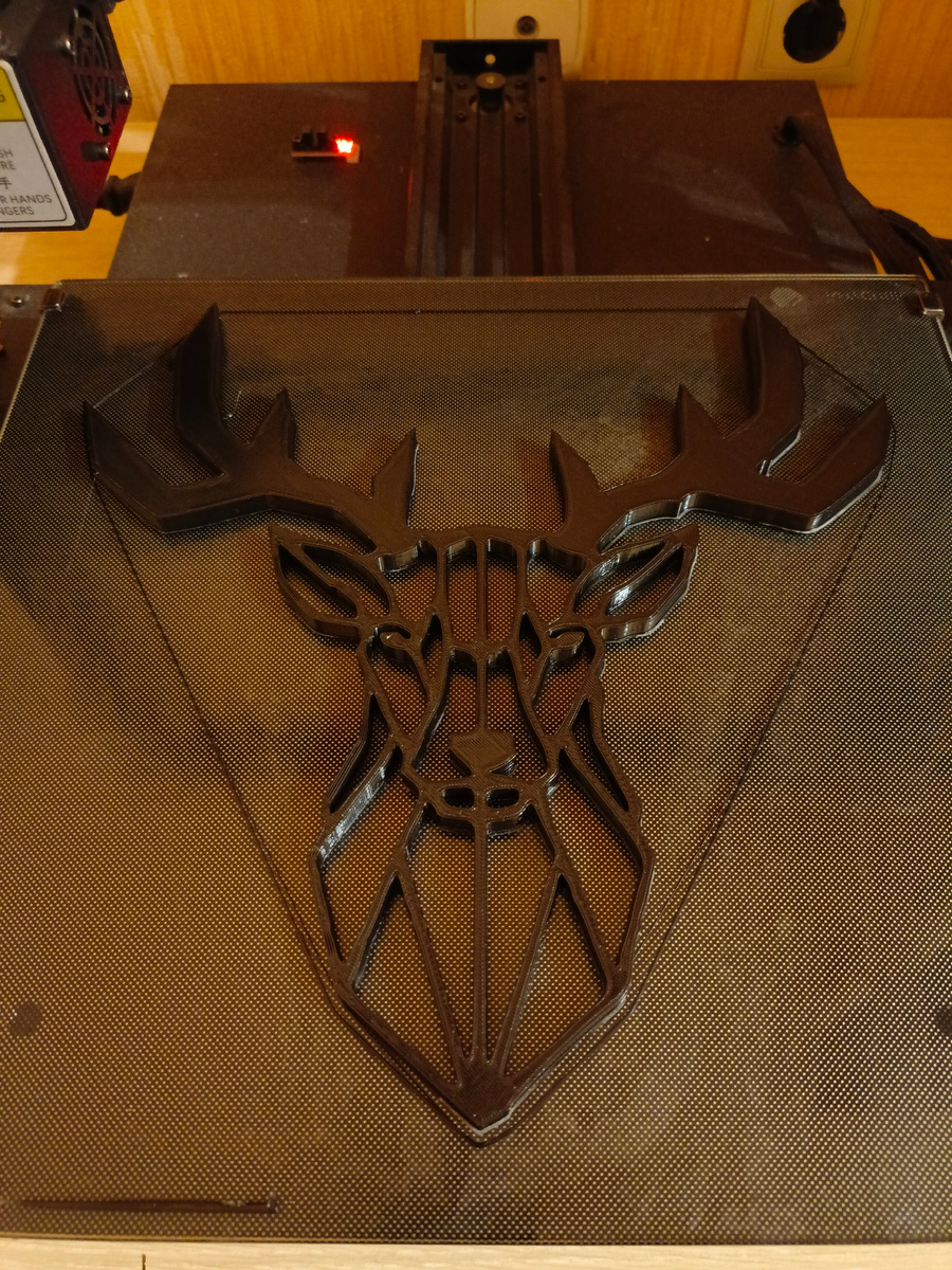 Еще горячий олень.