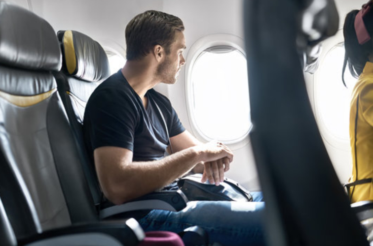 Игорь летит в командировку