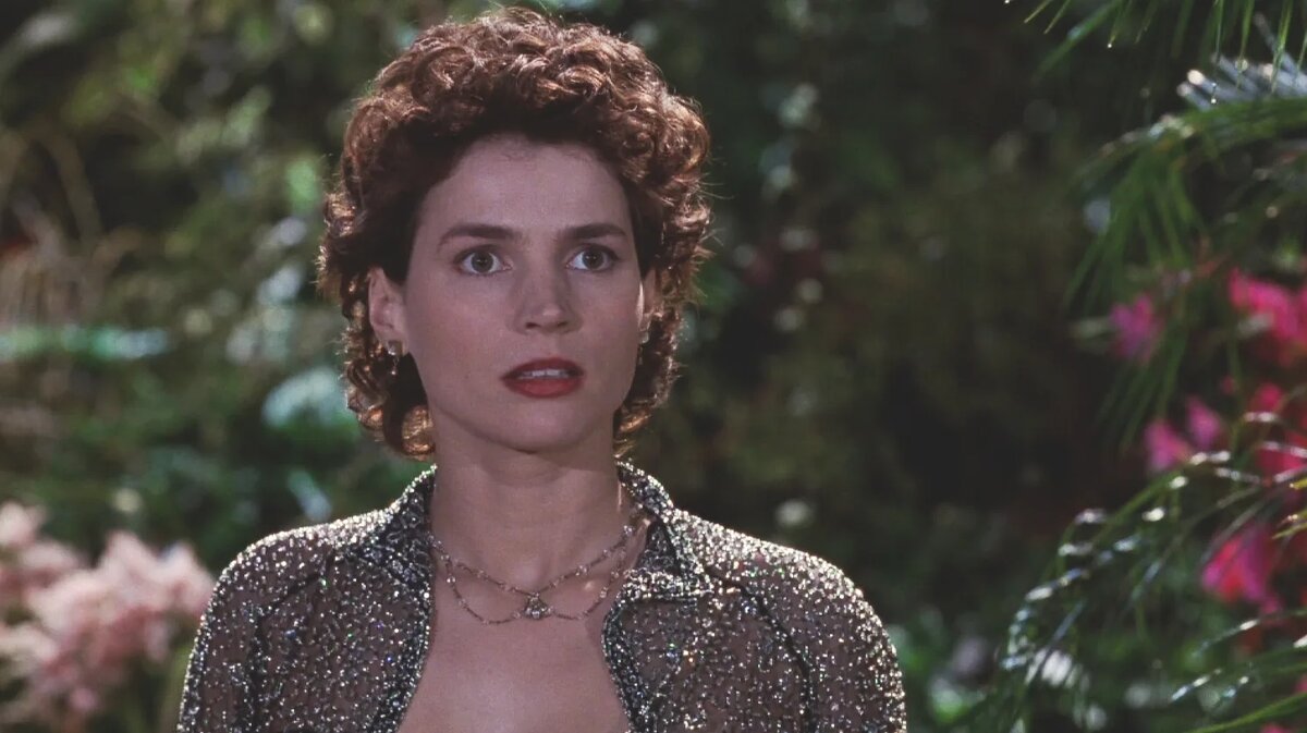 Джулия Ормонд в фильме "Сабрина"