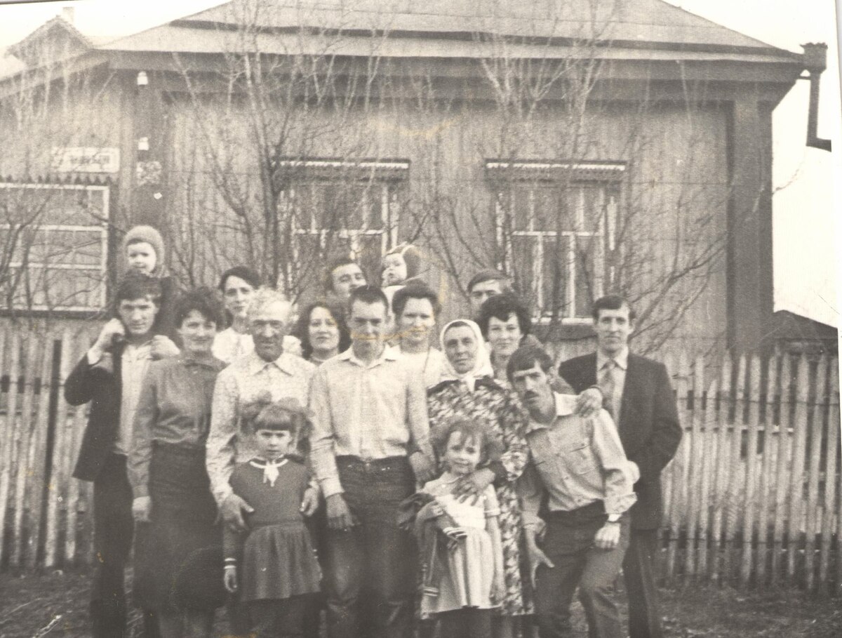 Большая семья. Пачелма, Пензенская область, СССР (апрель 1986 года).