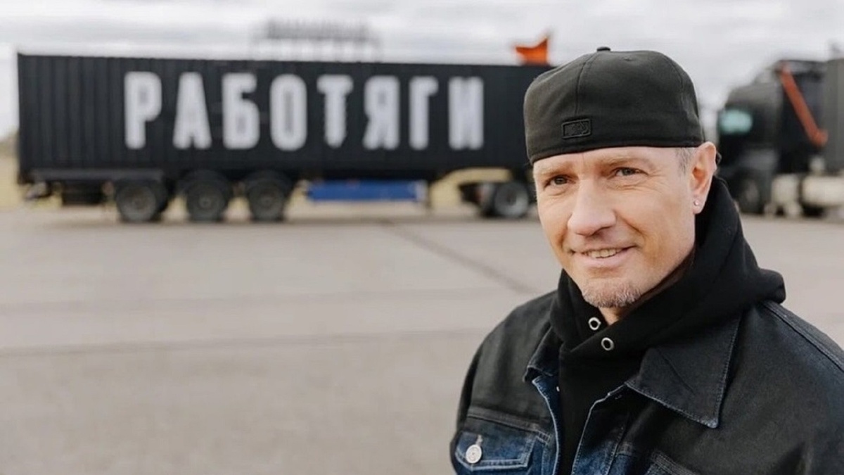 Сейчас Роман Костомаров ведет реалити-шоу «Работяги» на телеканале «Пятница». Фото: социальные сети.