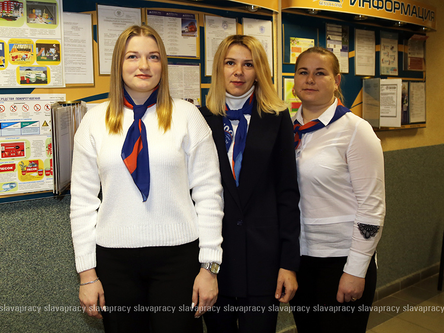     Работники представительства Белгосстраха по Копыльскому району отмечают профессиональный праздник