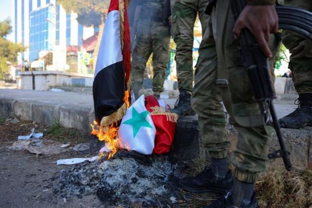 Подпись к фото,Сирийские повстанцы берут под свой контроль все новые и новые территории, изгоняя оттуда силы АсадаАвтор фото,Getty Images