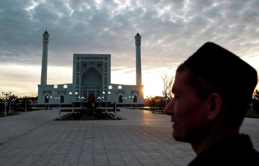    «Нас "надоят" на 15,6 млрд долларов только узбеки, не считая других. Россия – щедрая душа!»: эксперт