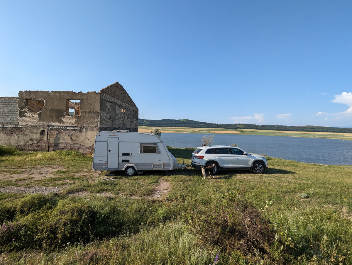 Вид на озеро Nadarbazevi 