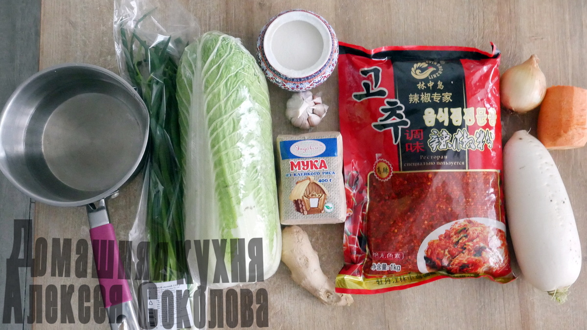 Рыбный соус в кадр не попал, он есть на фотографии ниже.